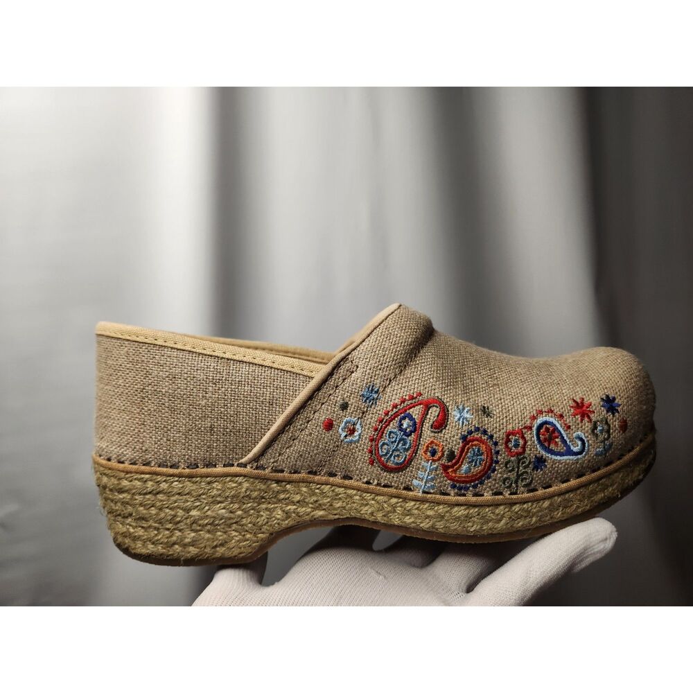 Dansko Vegan Embroidered Clogs Size 40 Beige Woven Slip‑On